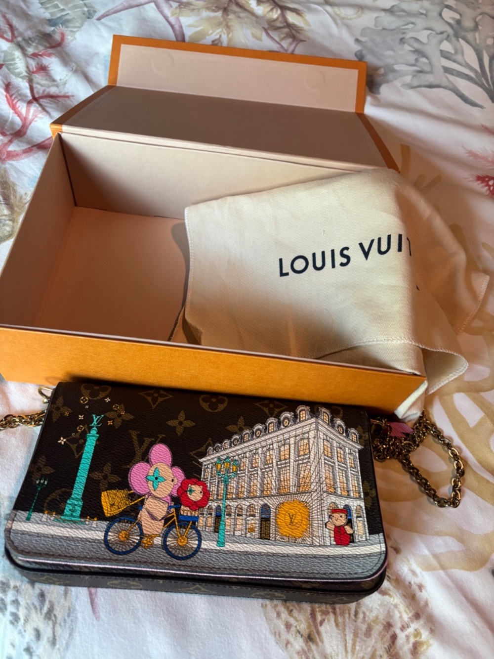 Louis Vuitton Christmas Animation Paris Pochette Felicie Monogram Canvas Bag